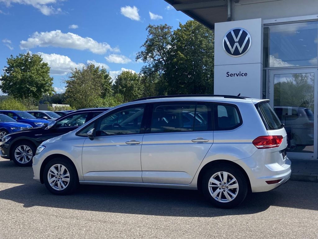 Volkswagen Touran 2023 г. Серебристый, пробег 54207 км