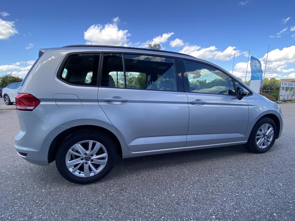 Volkswagen Touran 2023 г. Серебристый, пробег 54207 км