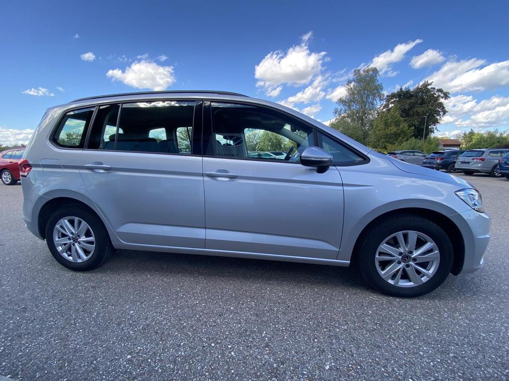 Volkswagen Touran 2023 г. Серебристый, пробег 54207 км