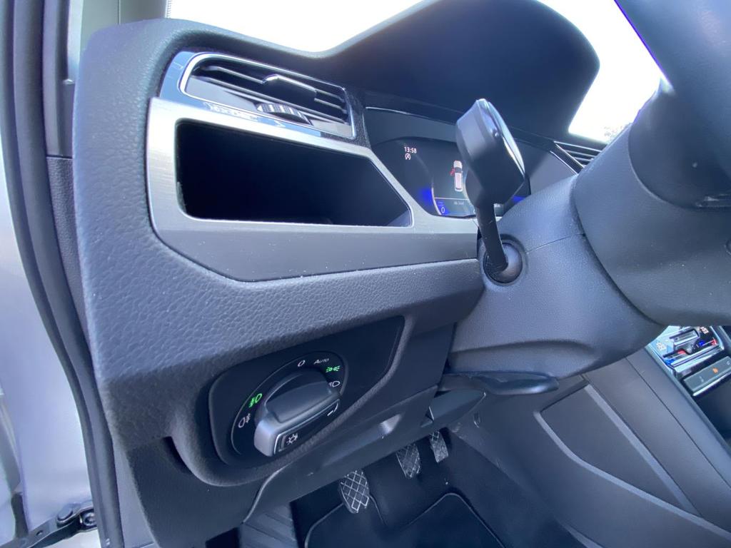 Volkswagen Touran 2023 г. Серебристый, пробег 54207 км