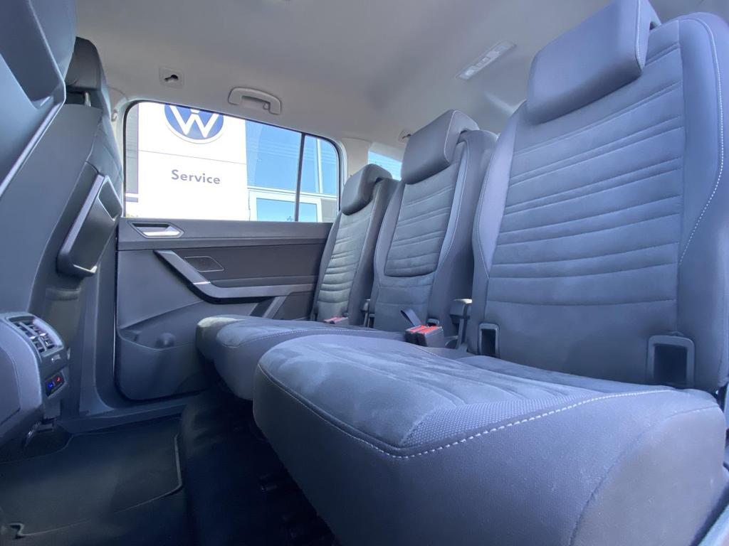Volkswagen Touran 2023 г. Серебристый, пробег 54207 км