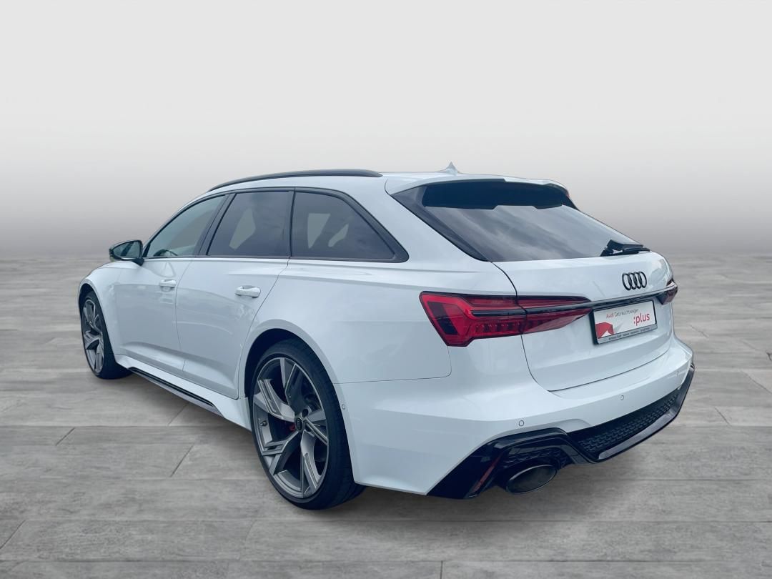 Audi RS6 2023 г. Белый, пробег 56079 км