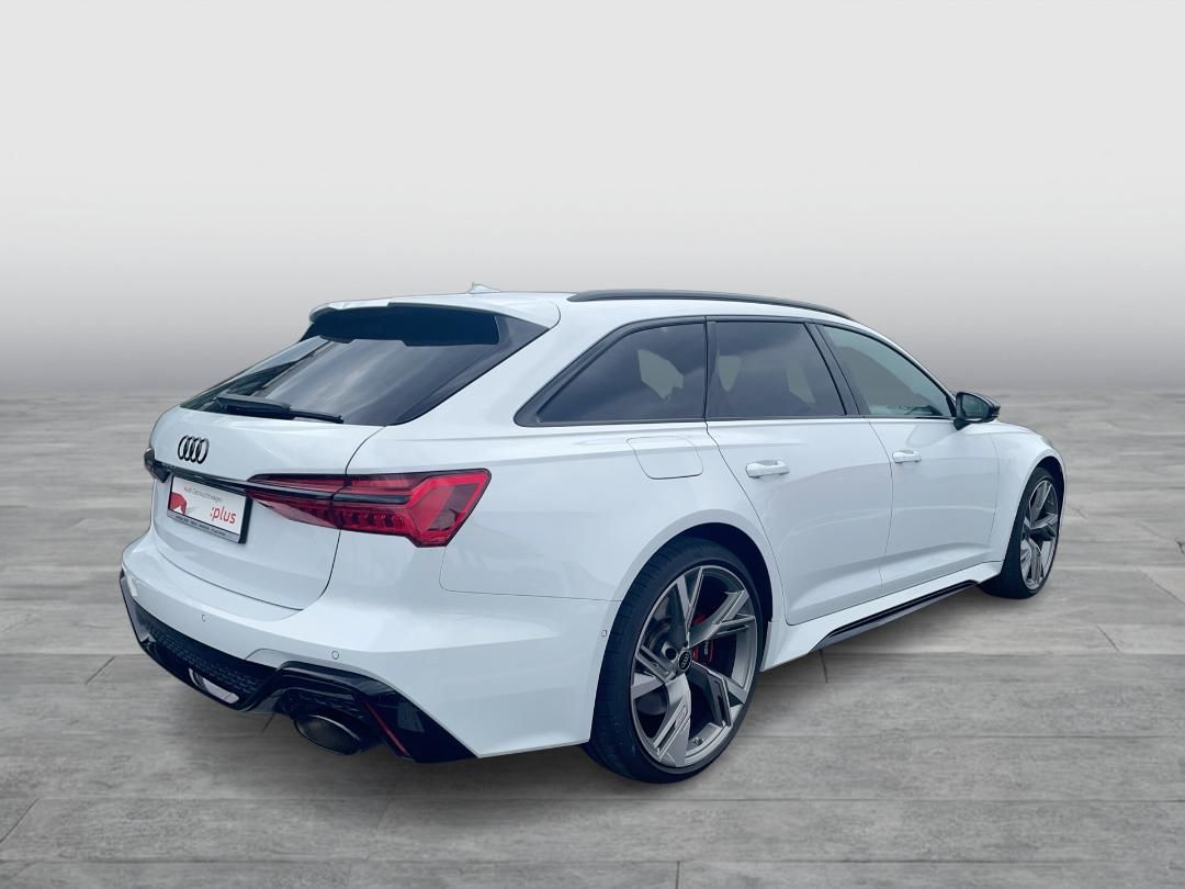 Audi RS6 2023 г. Белый, пробег 56079 км