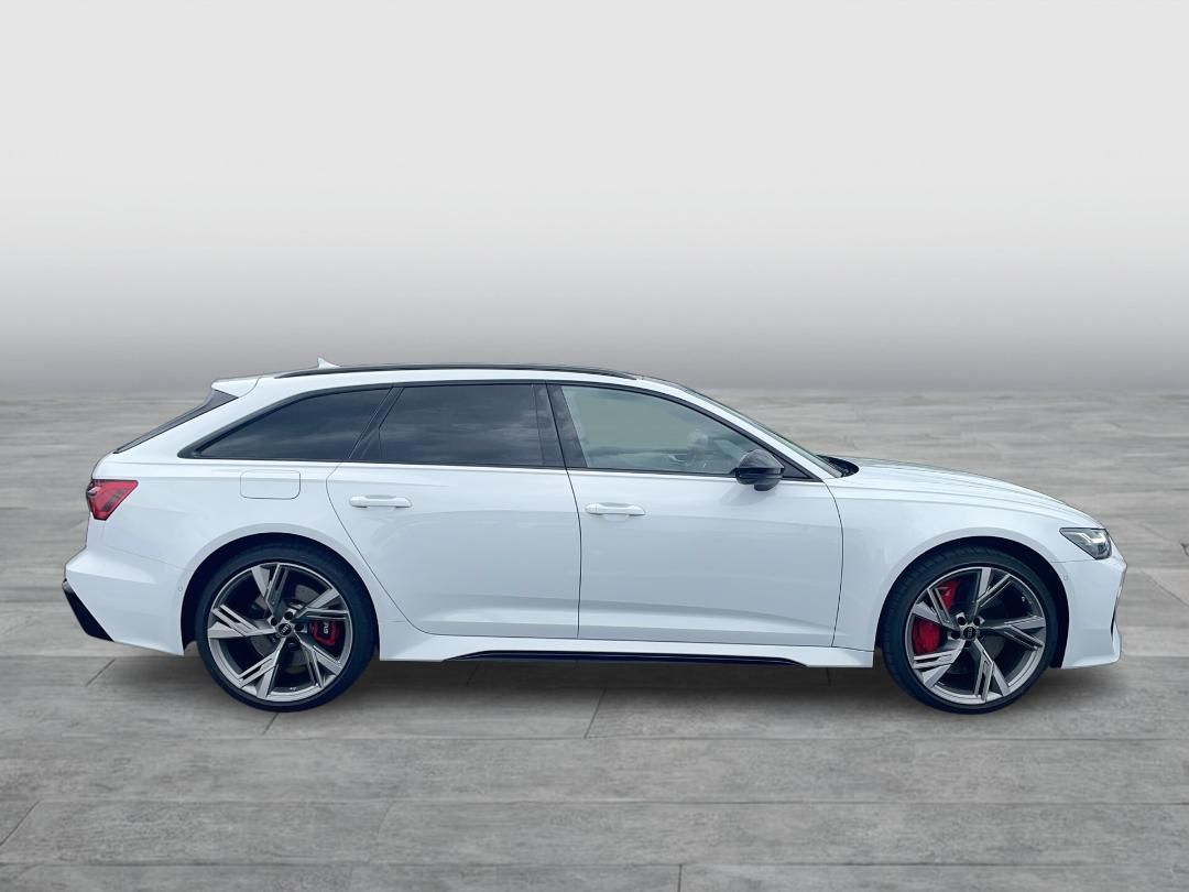 Audi RS6 2023 г. Белый, пробег 56079 км