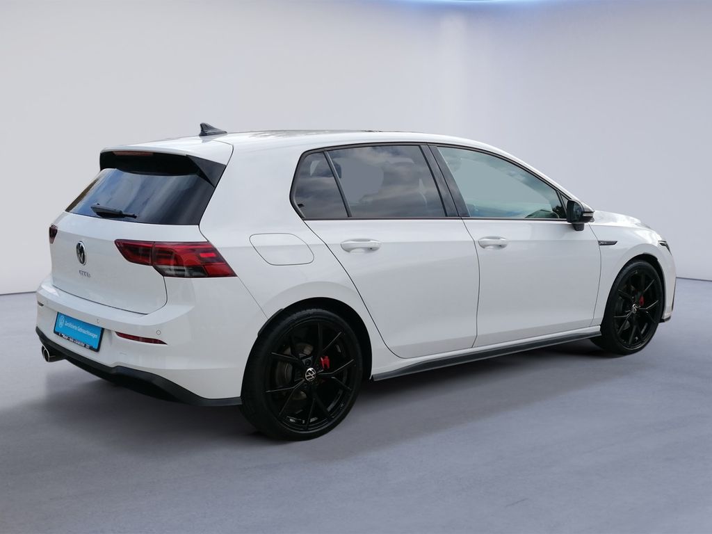 Volkswagen Golf 2024 г. Белый, пробег 8116 км