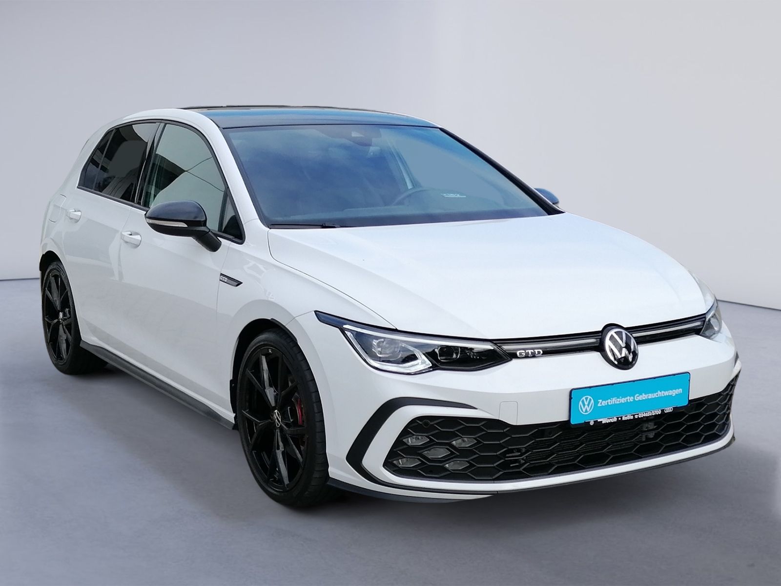 Volkswagen Golf 2024 г. Белый, пробег 8116 км