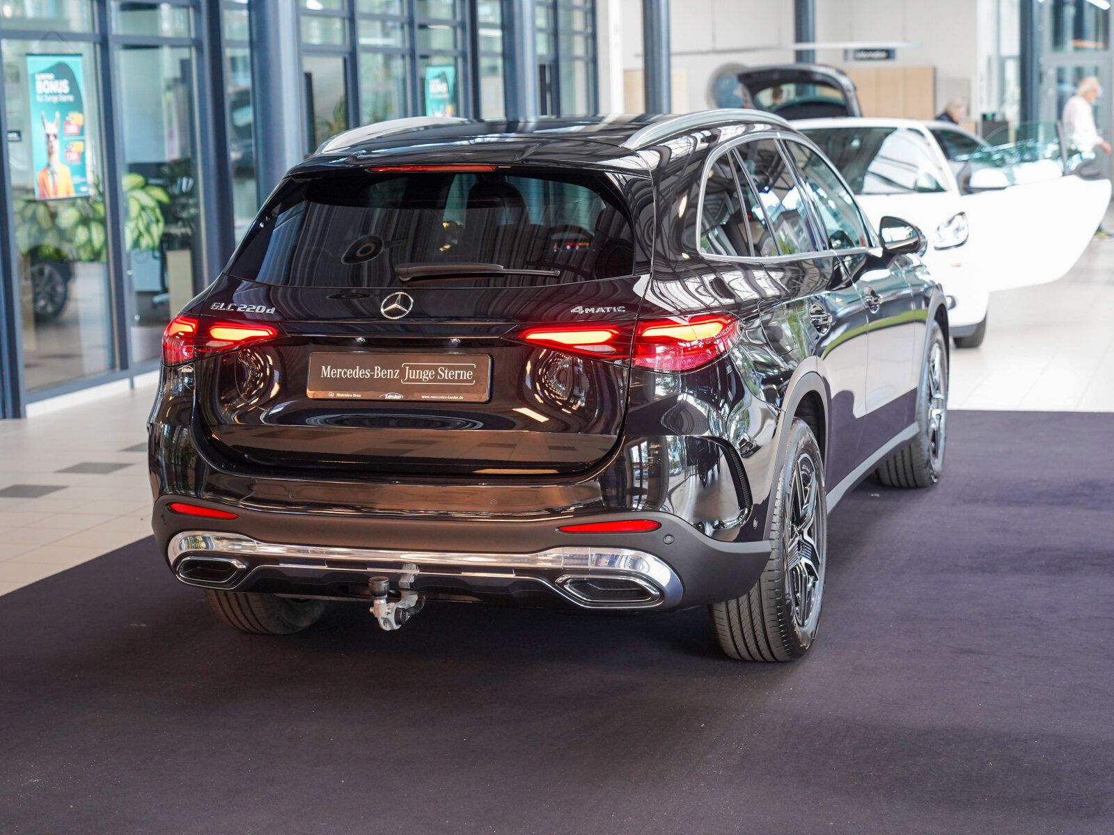 Mercedes-Benz GLC 220 2025 г. Чёрный, пробег 29496 км