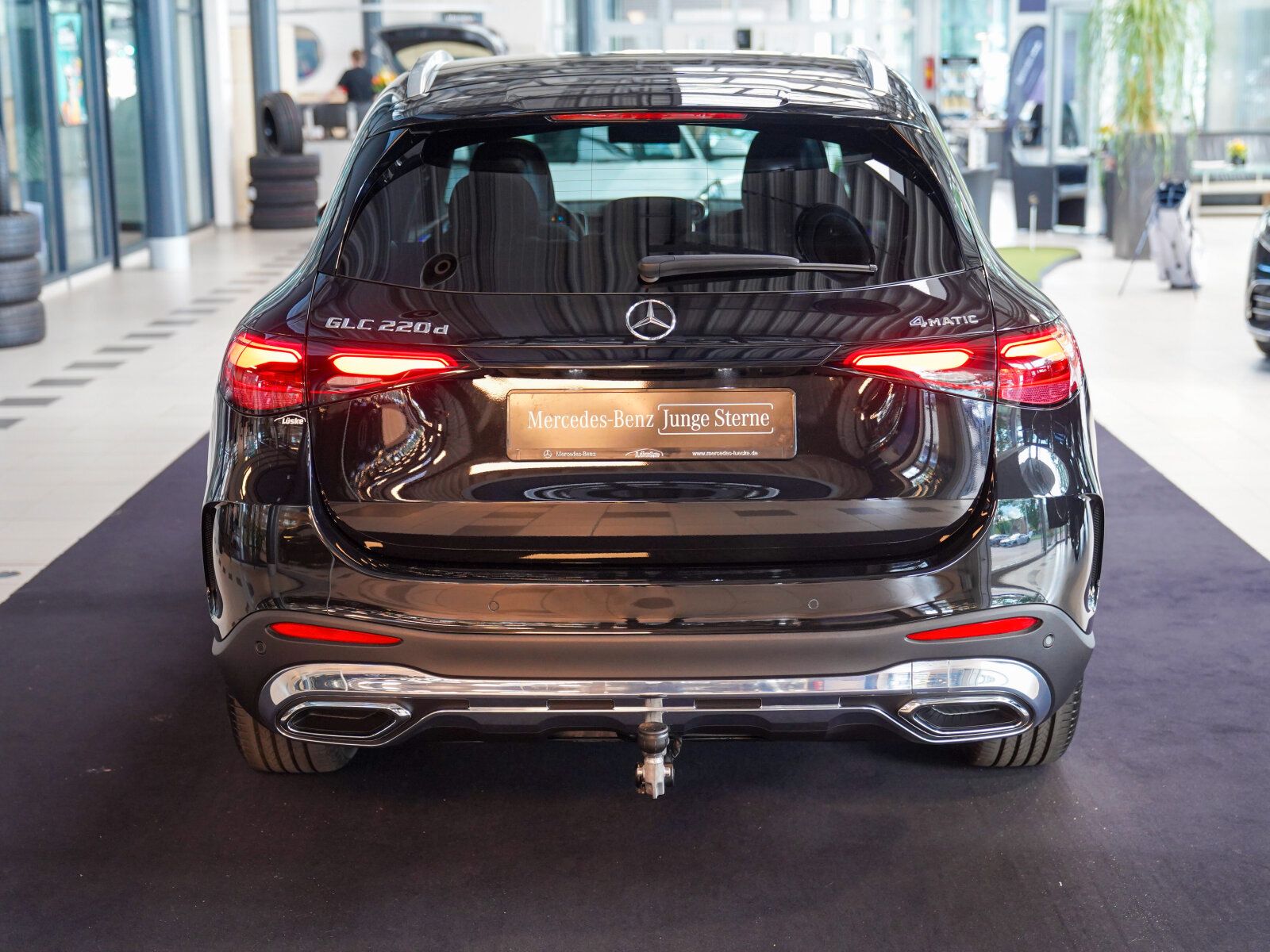 Mercedes-Benz GLC 220 2025 г. Чёрный, пробег 29496 км