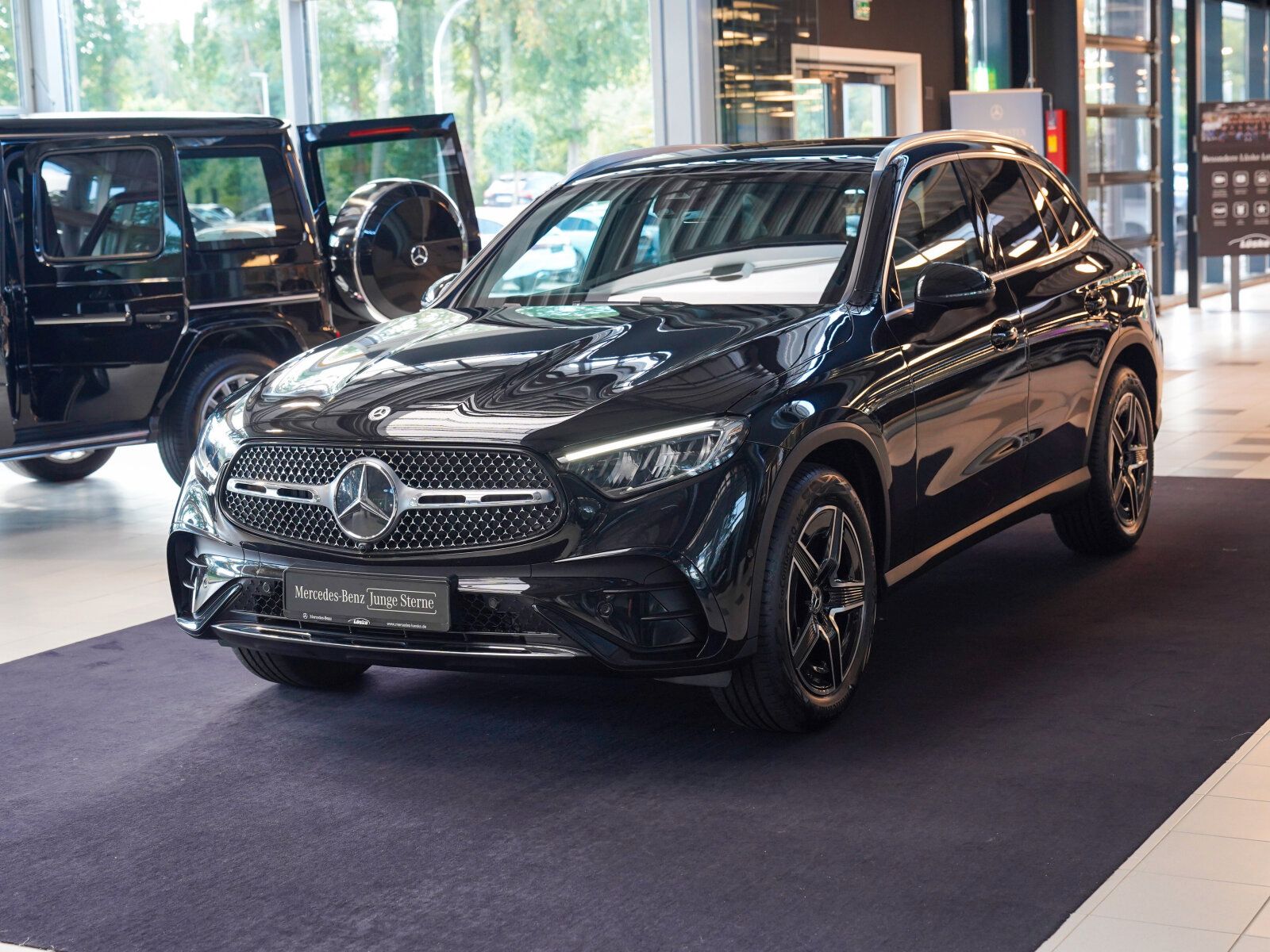 Mercedes-Benz GLC 220 2025 г. Чёрный, пробег 29496 км