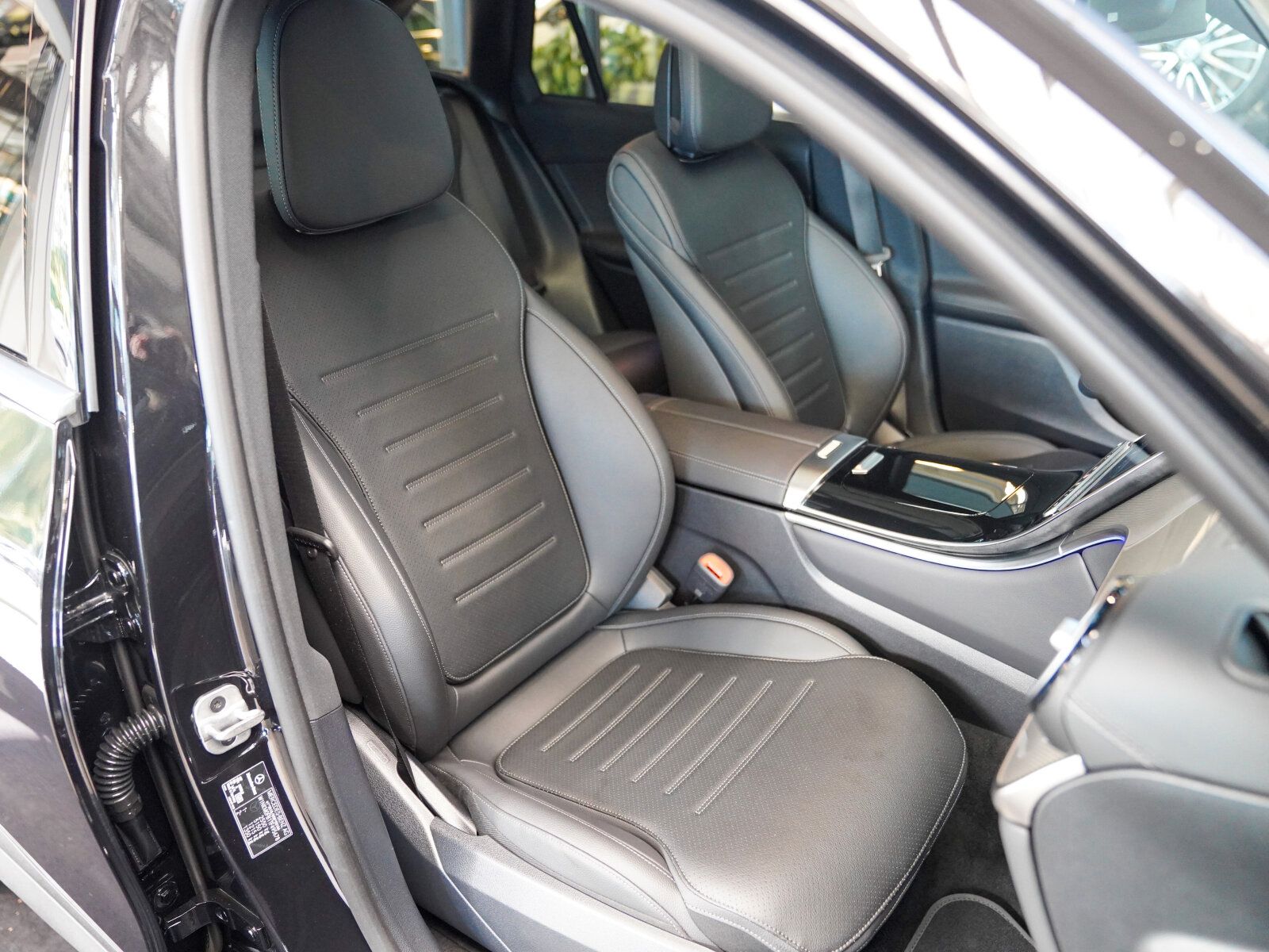Mercedes-Benz GLC 220 2025 г. Чёрный, пробег 29496 км