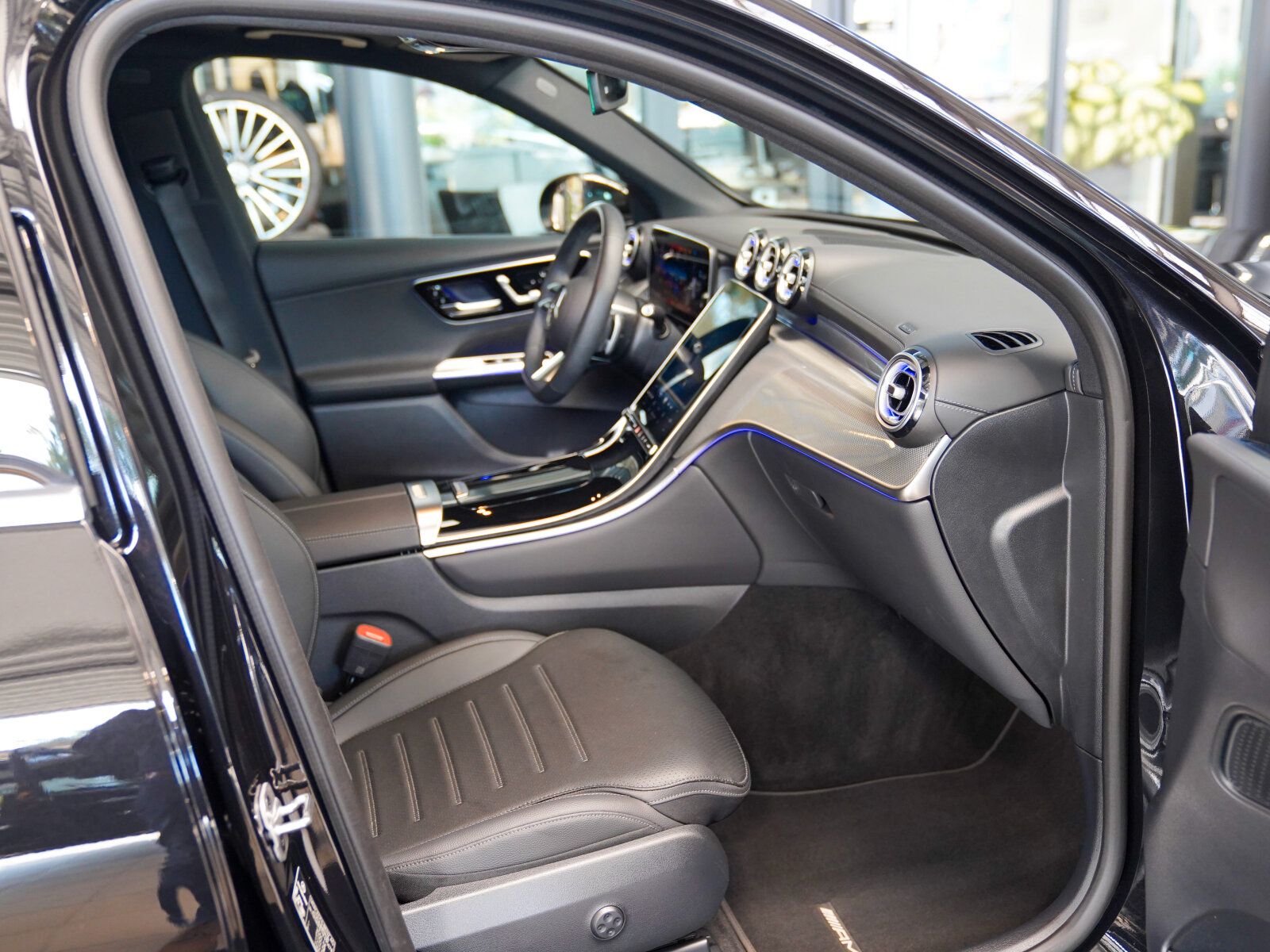 Mercedes-Benz GLC 220 2025 г. Чёрный, пробег 29496 км
