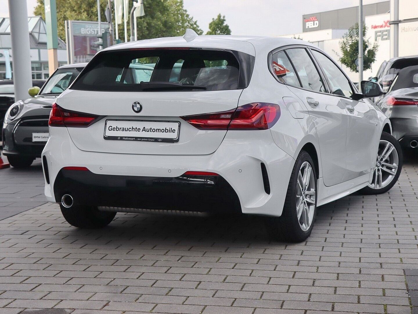 BMW 118 2024 г. Белый, пробег 21261 км