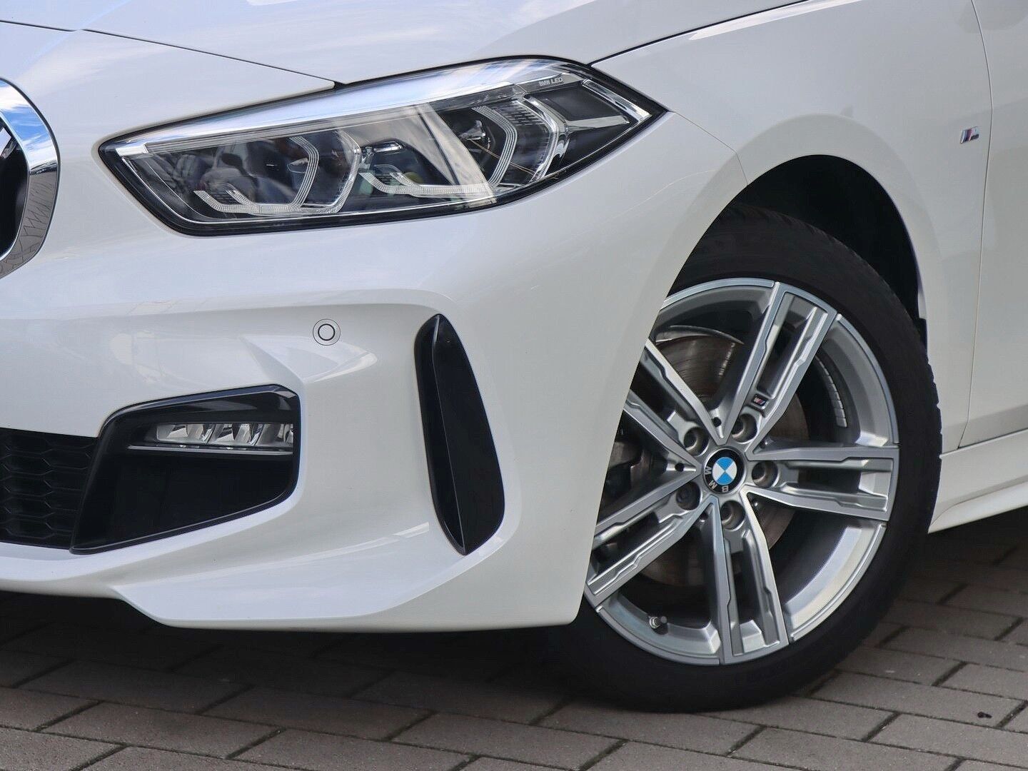BMW 118 2024 г. Белый, пробег 21261 км