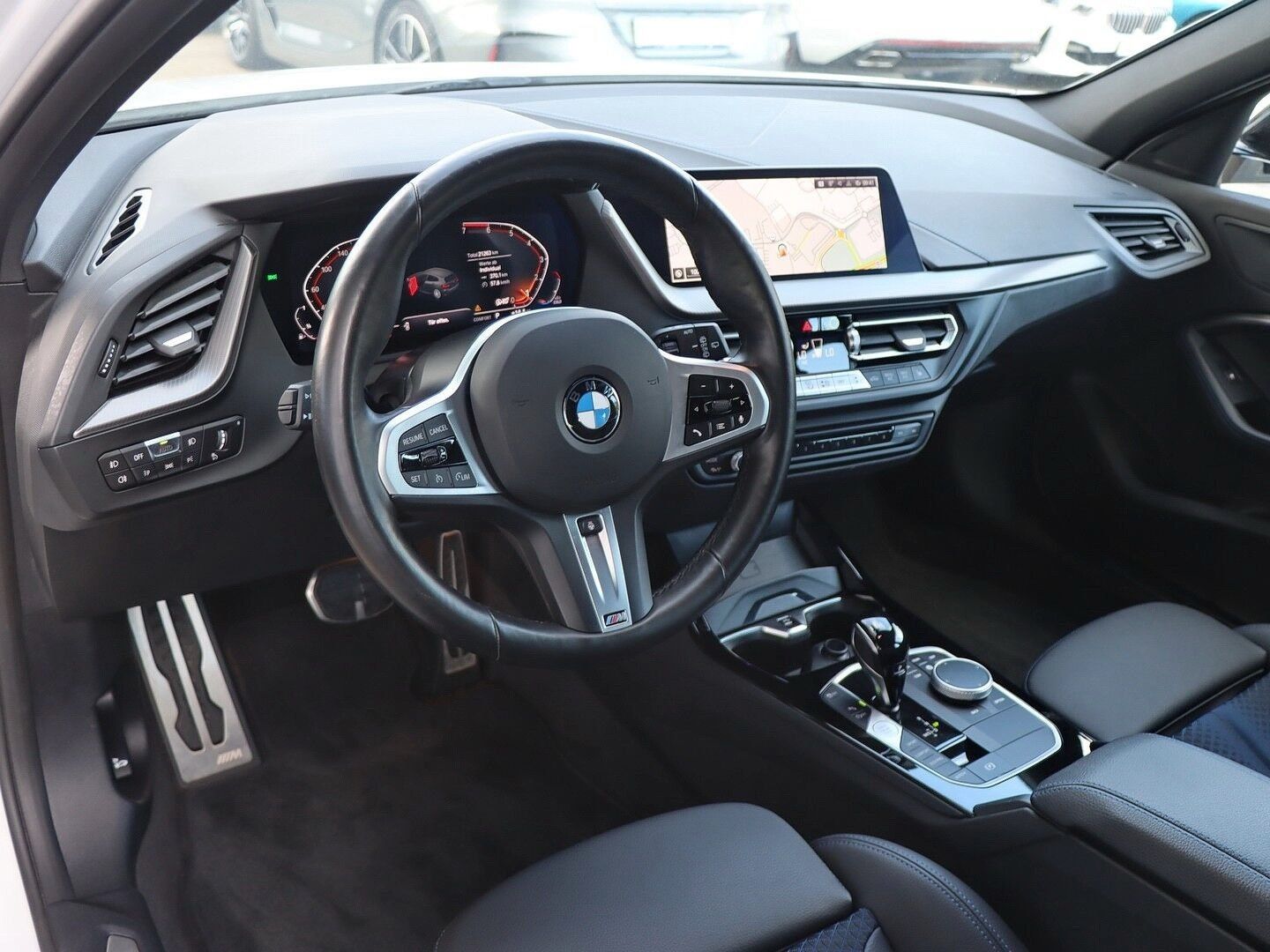 BMW 118 2024 г. Белый, пробег 21261 км