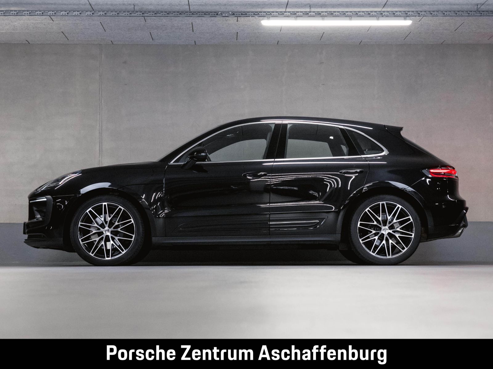 Porsche Macan 2023 г. Чёрный, пробег 26400 км