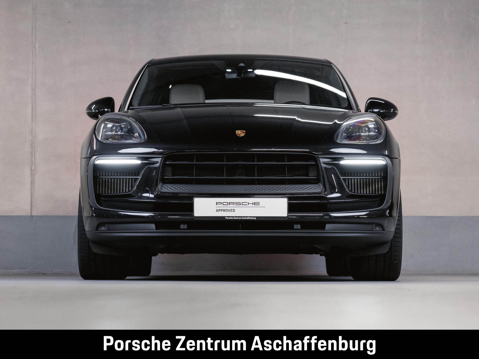 Porsche Macan 2023 г. Чёрный, пробег 26400 км