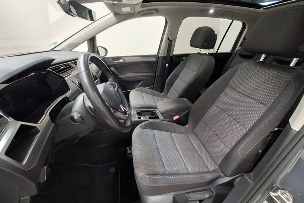 Volkswagen Touran 2024 г. Серый, пробег 39987 км