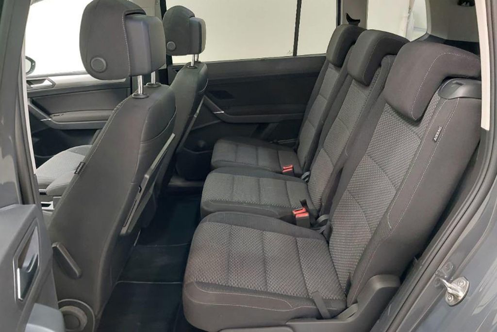 Volkswagen Touran 2024 г. Серый, пробег 39987 км
