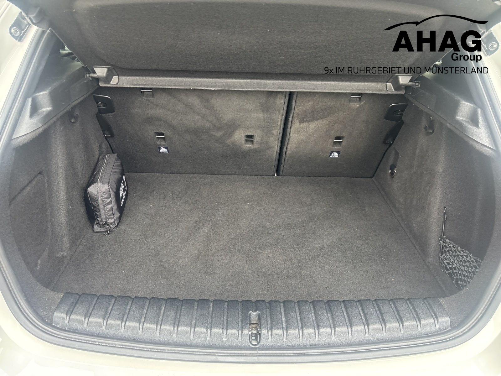BMW 118 2022 г. Белый, пробег 47735 км