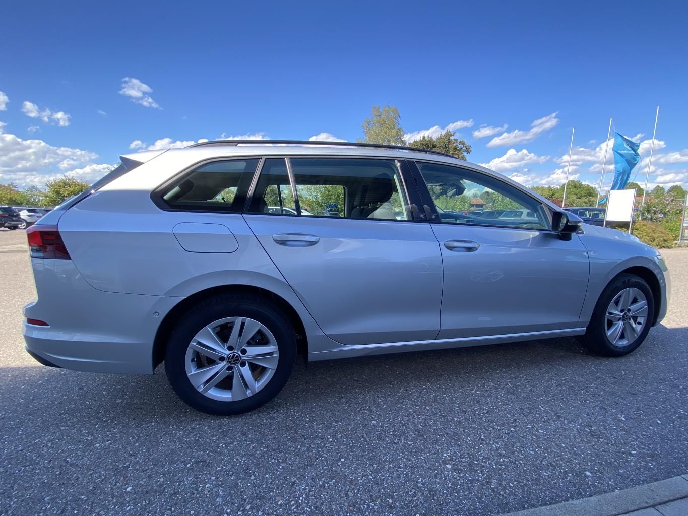 Volkswagen Golf 2023 г. Серебристый, пробег 46038 км