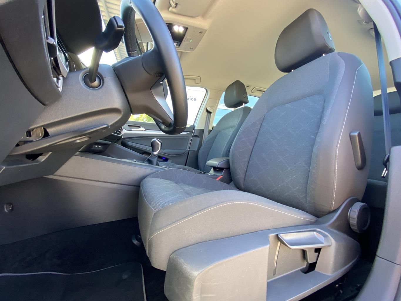 Volkswagen Golf 2023 г. Серебристый, пробег 46038 км