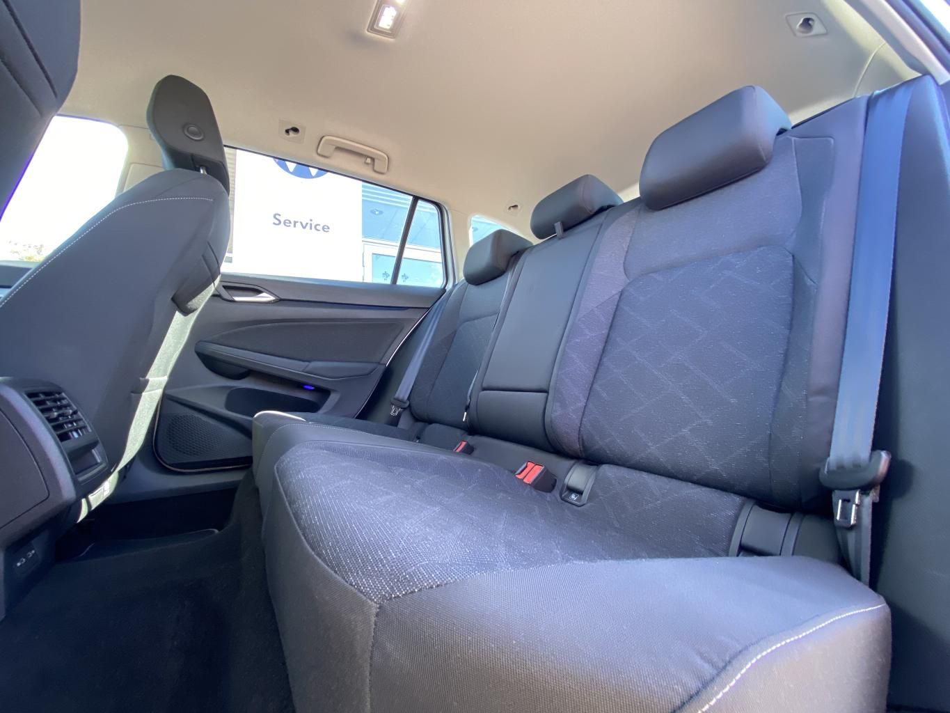 Volkswagen Golf 2023 г. Серебристый, пробег 46038 км