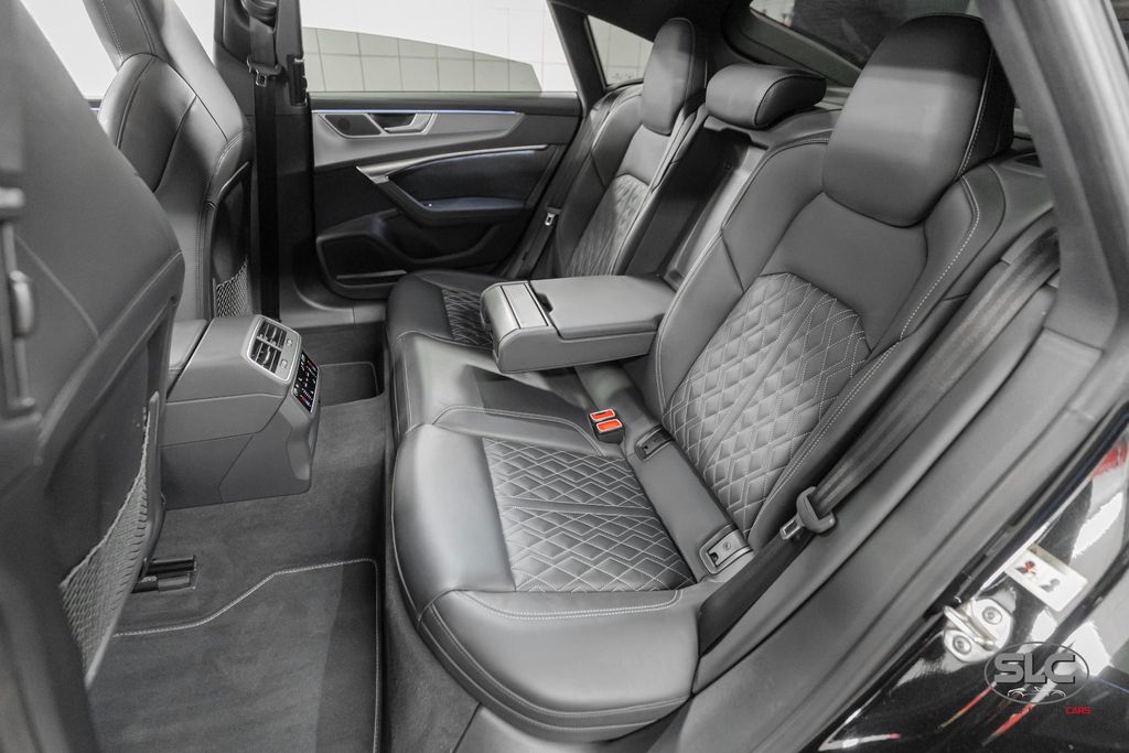 Audi A7 2025 г. Чёрный, пробег 44800 км