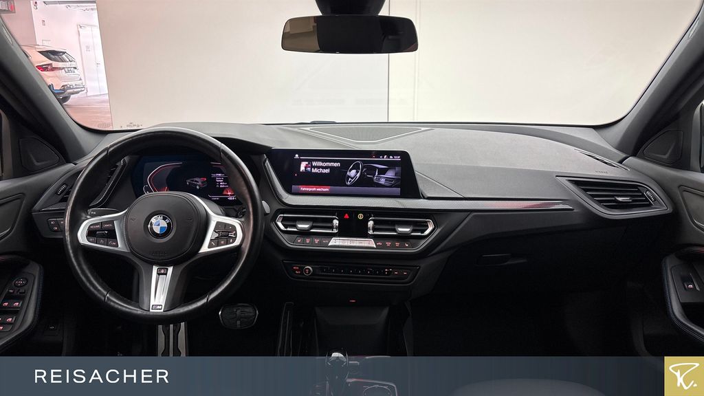 BMW 120 2023 г. Чёрный, пробег 37061 км