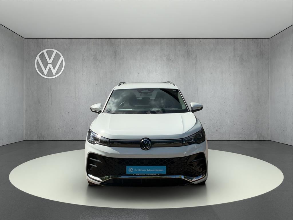 Volkswagen Tiguan 2024 г. Белый, пробег 41342 км