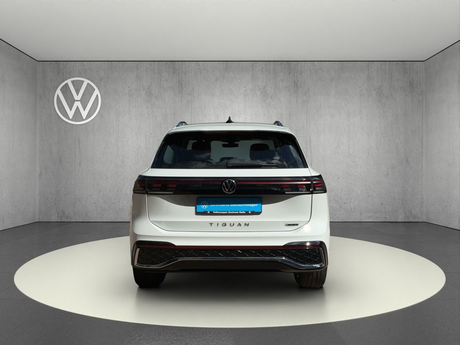 Volkswagen Tiguan 2024 г. Белый, пробег 41342 км
