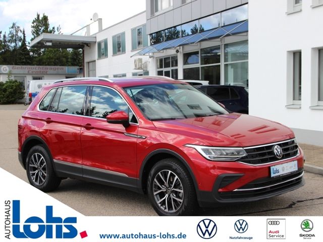 Volkswagen Tiguan 2022 г. Красный, пробег 33219 км