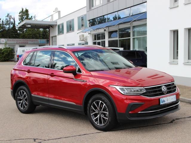 Volkswagen Tiguan 2022 г. Красный, пробег 33219 км