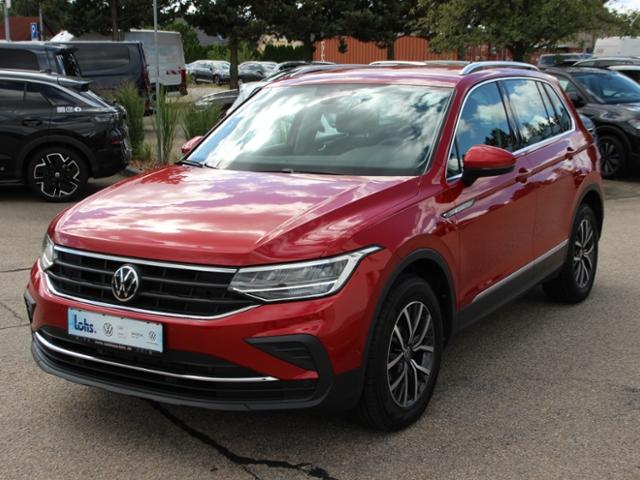 Volkswagen Tiguan 2022 г. Красный, пробег 33219 км