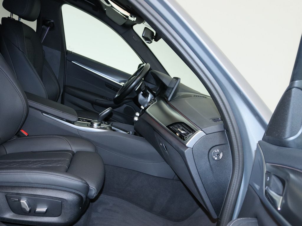 BMW 530 2023 г. Серый, пробег 50764 км