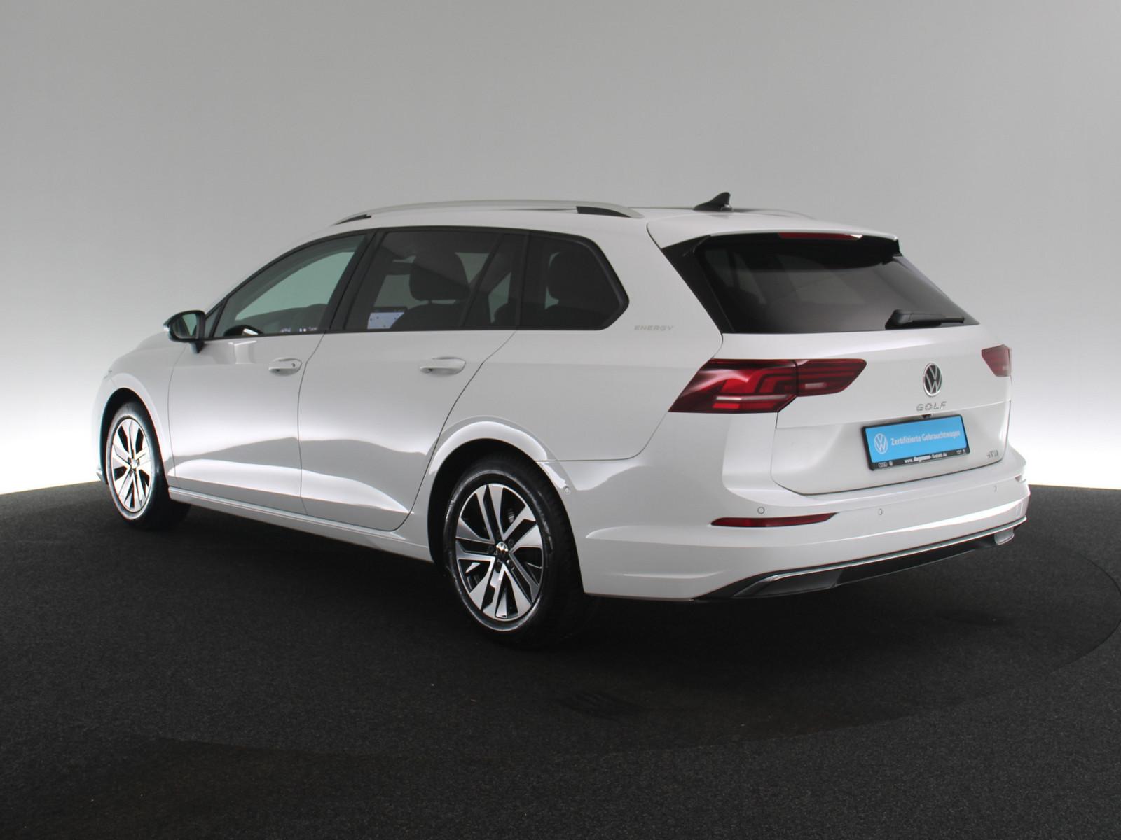 Volkswagen Golf 2025 г. Белый, пробег 8897 км