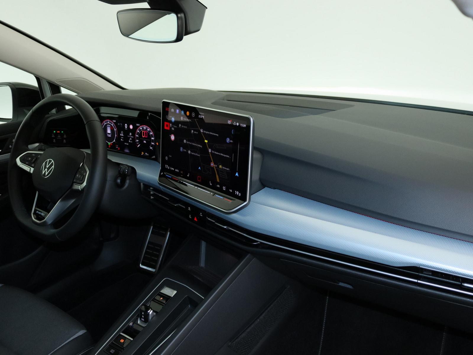 Volkswagen Golf 2025 г. Белый, пробег 8897 км