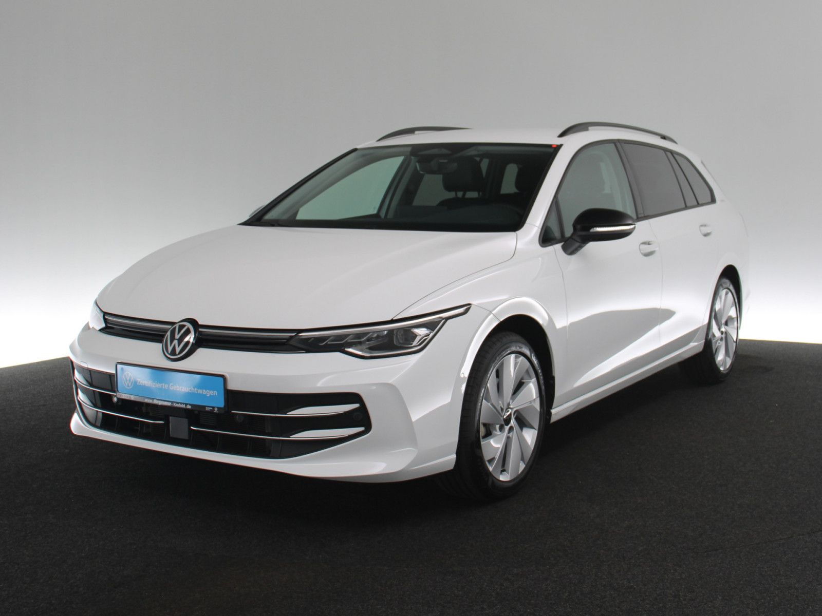 Volkswagen Golf 2025 г. Белый, пробег 6756 км