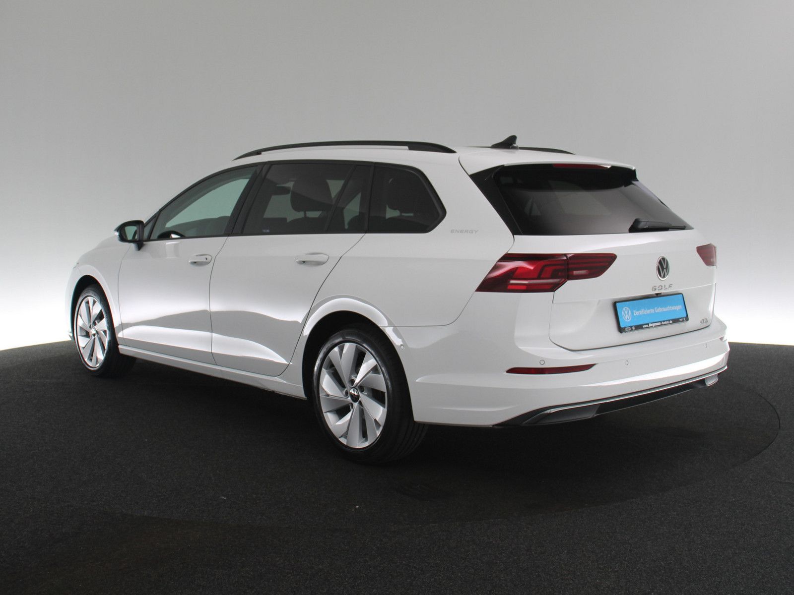 Volkswagen Golf 2025 г. Белый, пробег 6756 км