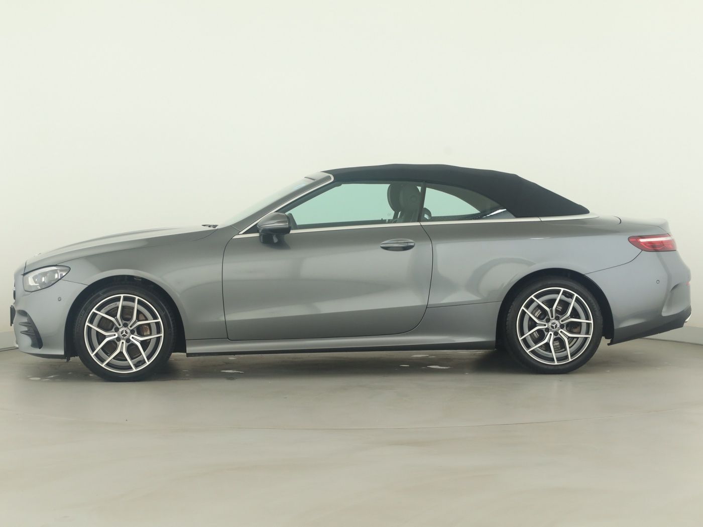 Mercedes-Benz E 450 2023 г. Серый, пробег 35143 км