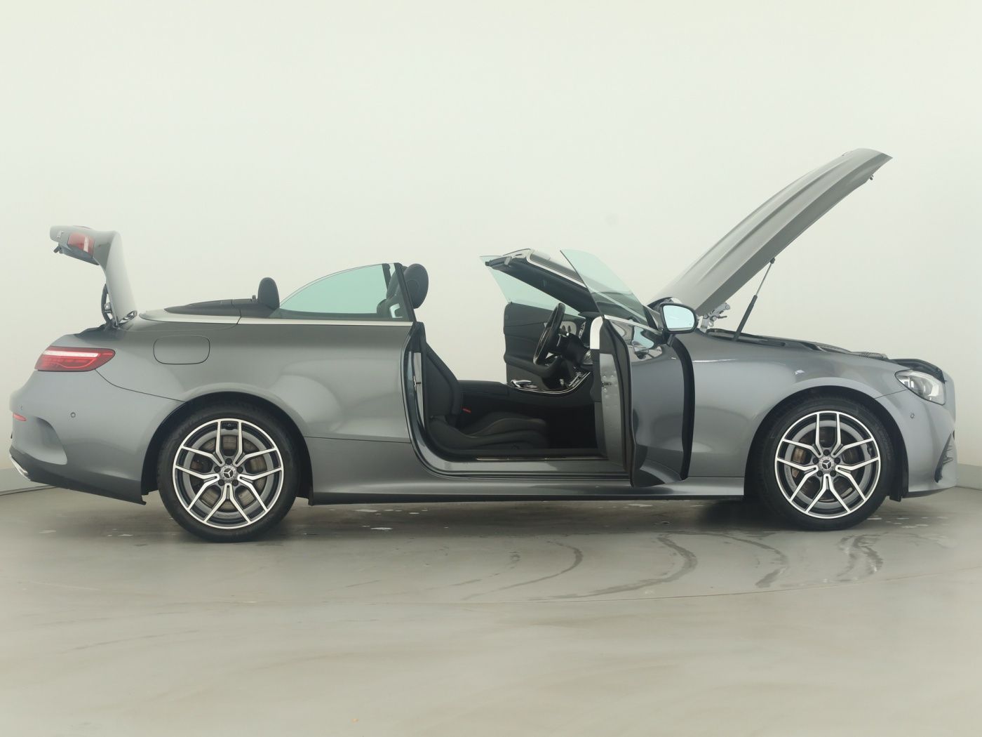 Mercedes-Benz E 450 2023 г. Серый, пробег 35143 км