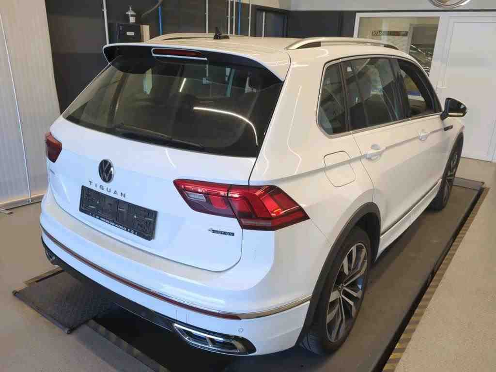 Volkswagen Tiguan 2022 г. Белый, пробег 37659 км