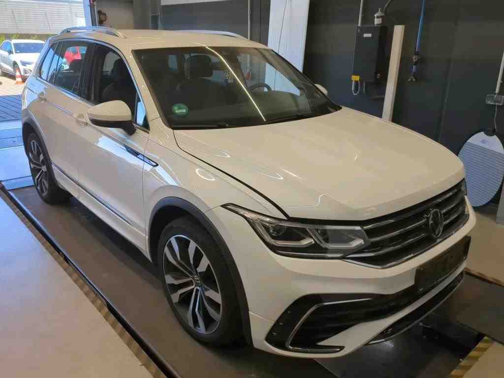 Volkswagen Tiguan 2022 г. Белый, пробег 37659 км