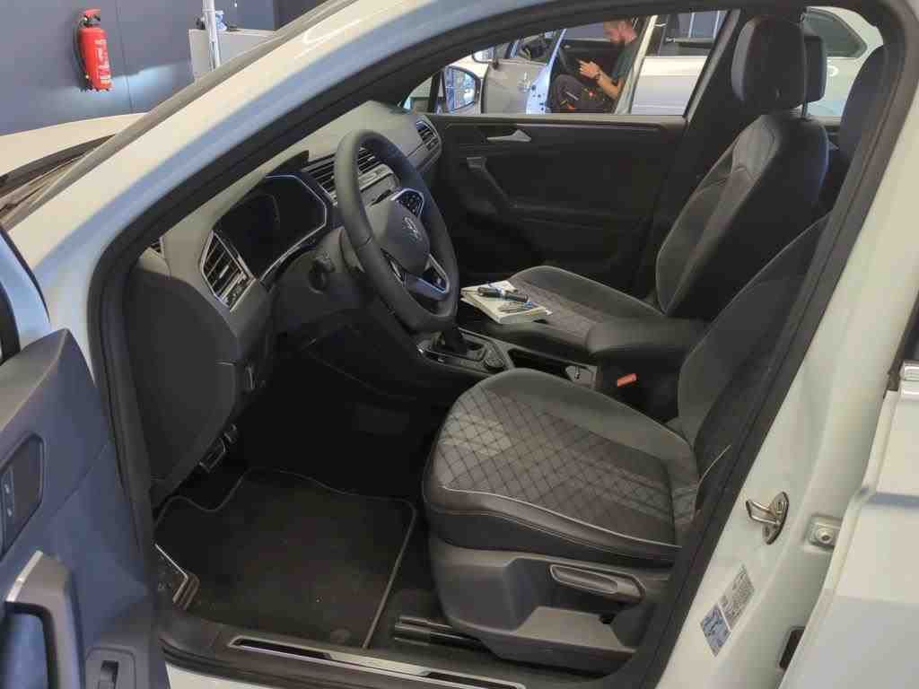 Volkswagen Tiguan 2022 г. Белый, пробег 37659 км