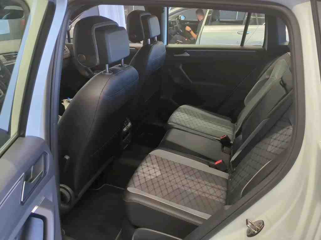Volkswagen Tiguan 2022 г. Белый, пробег 37659 км