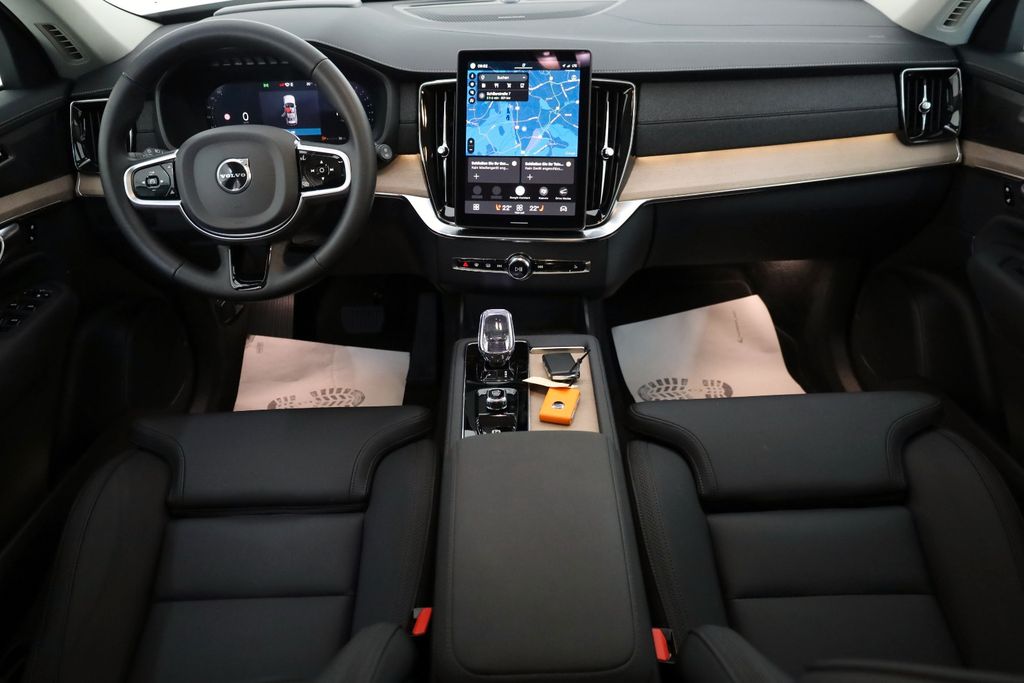 Volvo XC90 2025 г. Белый, пробег 33170 км