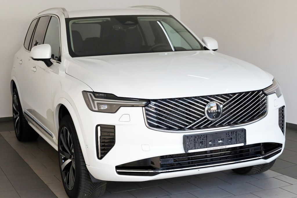 Volvo XC90 2025 г. Белый, пробег 33170 км