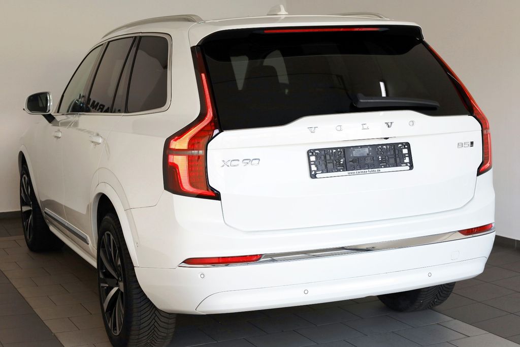 Volvo XC90 2025 г. Белый, пробег 33170 км