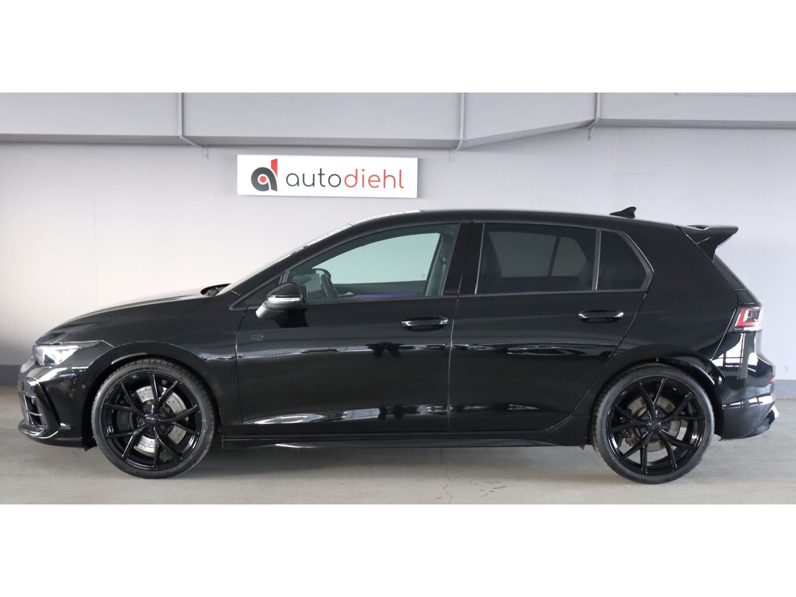 Volkswagen Golf 2025 г. Чёрный, пробег 23439 км