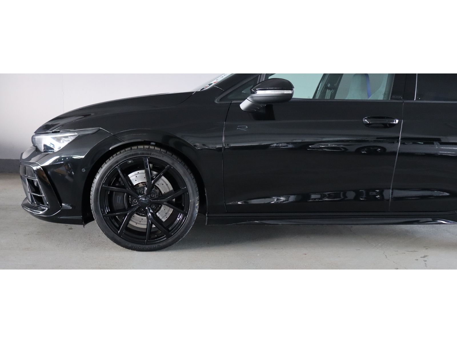 Volkswagen Golf 2025 г. Чёрный, пробег 23439 км