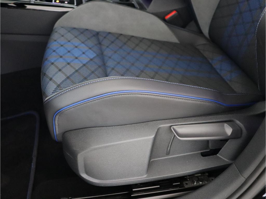 Volkswagen Golf 2025 г. Чёрный, пробег 23439 км